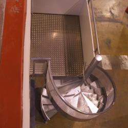 Escalier colimaçon en aluminium avec palier